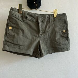 Tory Burch green shorts with logo detail sz 31